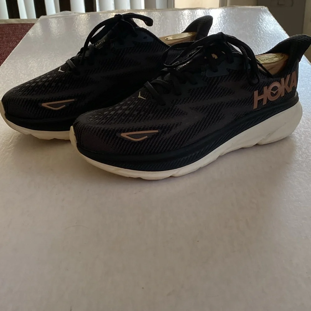 HOKA Women’s Clifton 9 Black Running Shoes Size 9.5 D